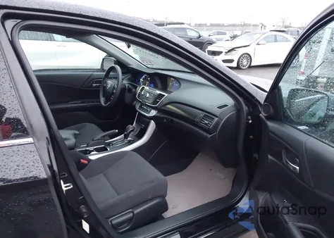 2015 Honda Accord Hybrid z USA, uszkodzony, nr VIN 1HGCR6F33FA007312